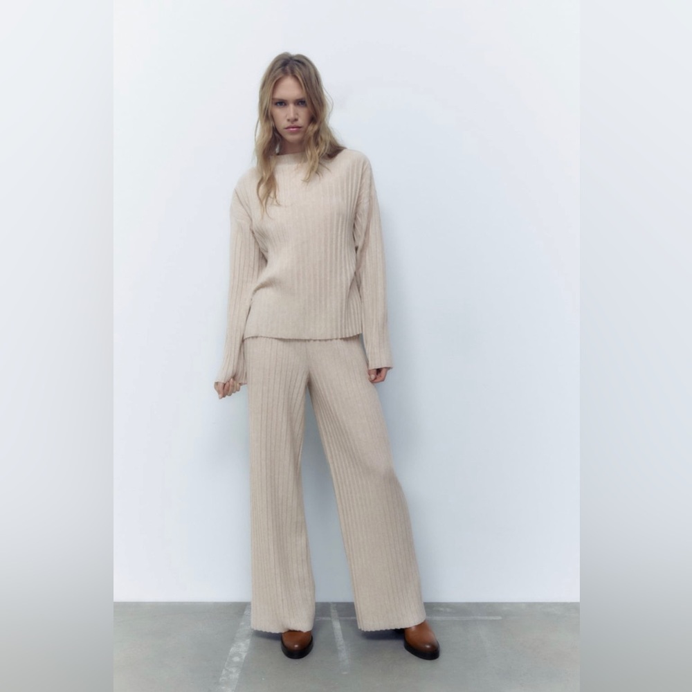 Zara Set. Pleated Soft Sweatshirt/Pants
